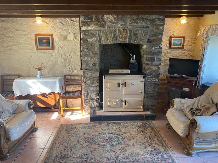 Banc Cottage Moylgrove エクステリア 写真