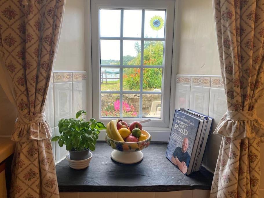 Banc Cottage Moylgrove エクステリア 写真