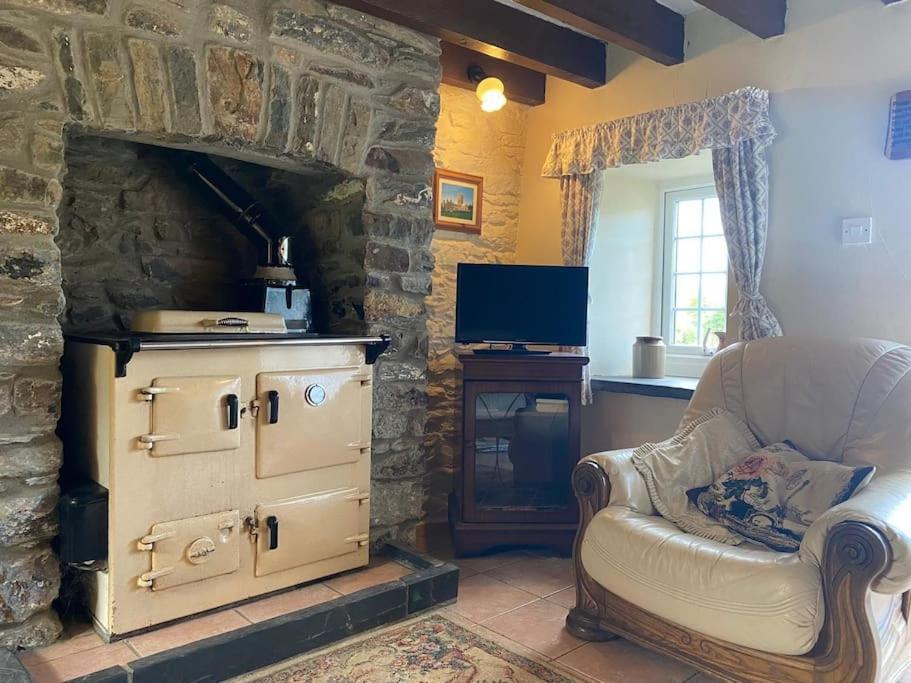 Banc Cottage Moylgrove エクステリア 写真