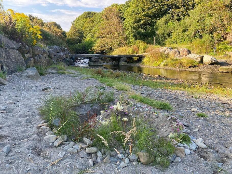 Banc Cottage Moylgrove エクステリア 写真