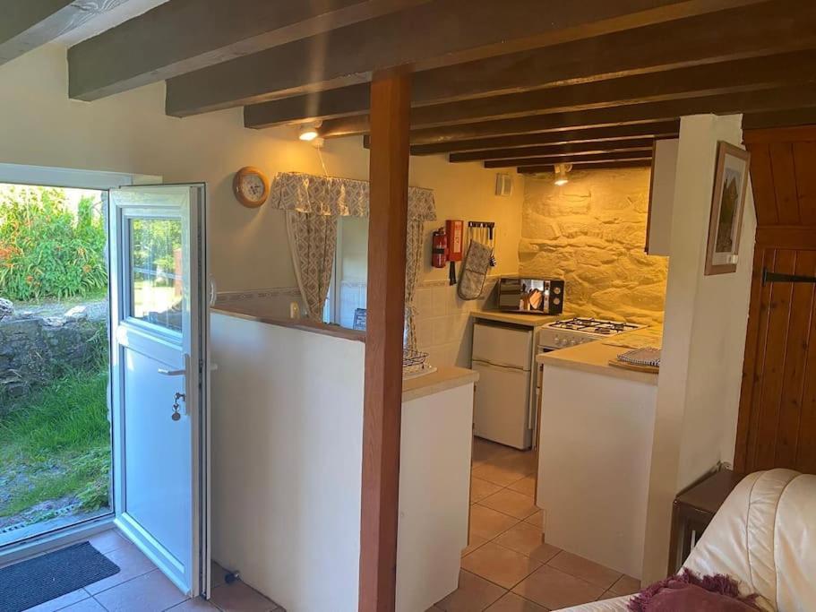 Banc Cottage Moylgrove エクステリア 写真