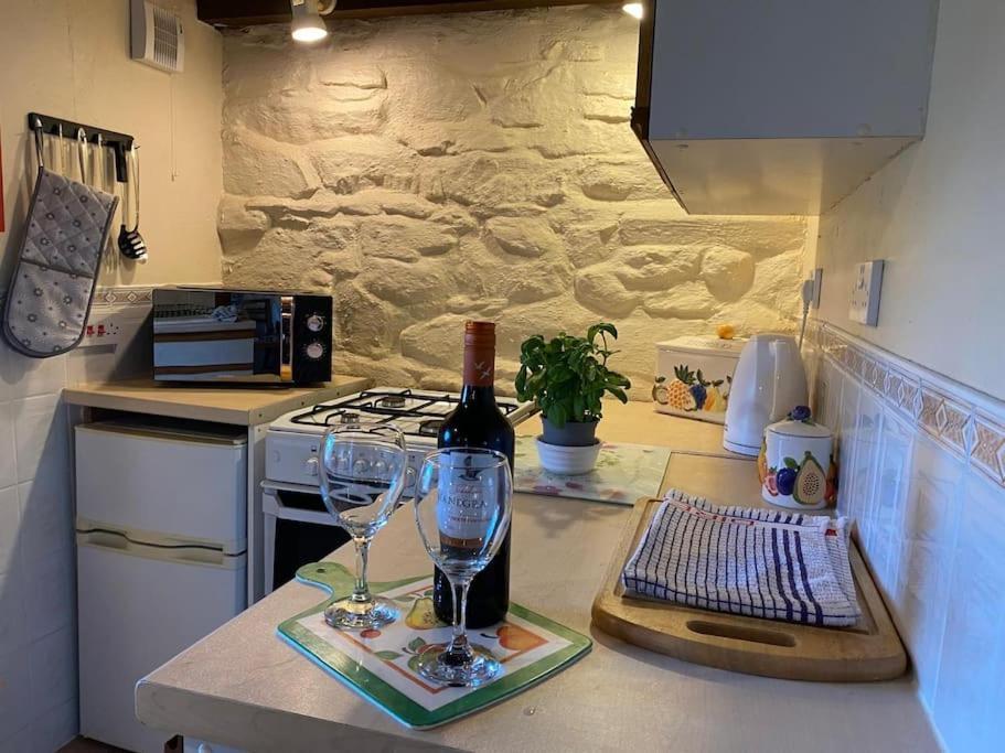 Banc Cottage Moylgrove エクステリア 写真